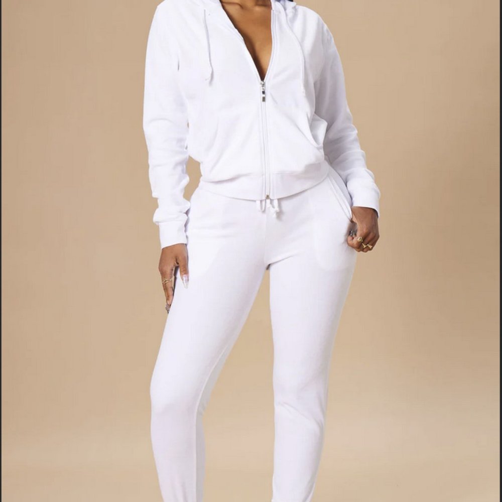 xs - FashionNova - The Original Trendsetter Velour Set - White